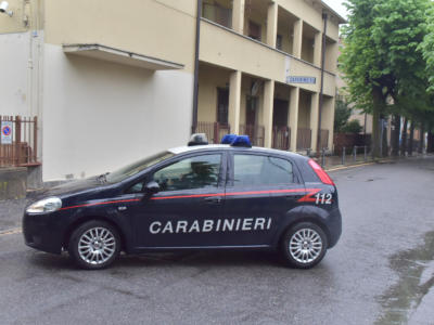 “Ho bisogno di aiuto, ho fatto del male alla mamma”, terribile telefonata al 118 di una 15enne che ha accoltellato la madre