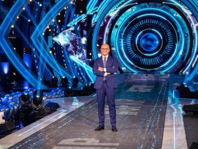 GFVip, da domani via alla nuova edizione. Cambia il regolamento: nel caso di epiteti razzisti, omofobi o sessisti, si valuterà l’intenzione e non i termini. Ecco il cast completo