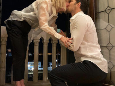 Federica Pellegrini dice “Sì” a Matteo Giunta: “Io e te e tutto il mondo fuori”