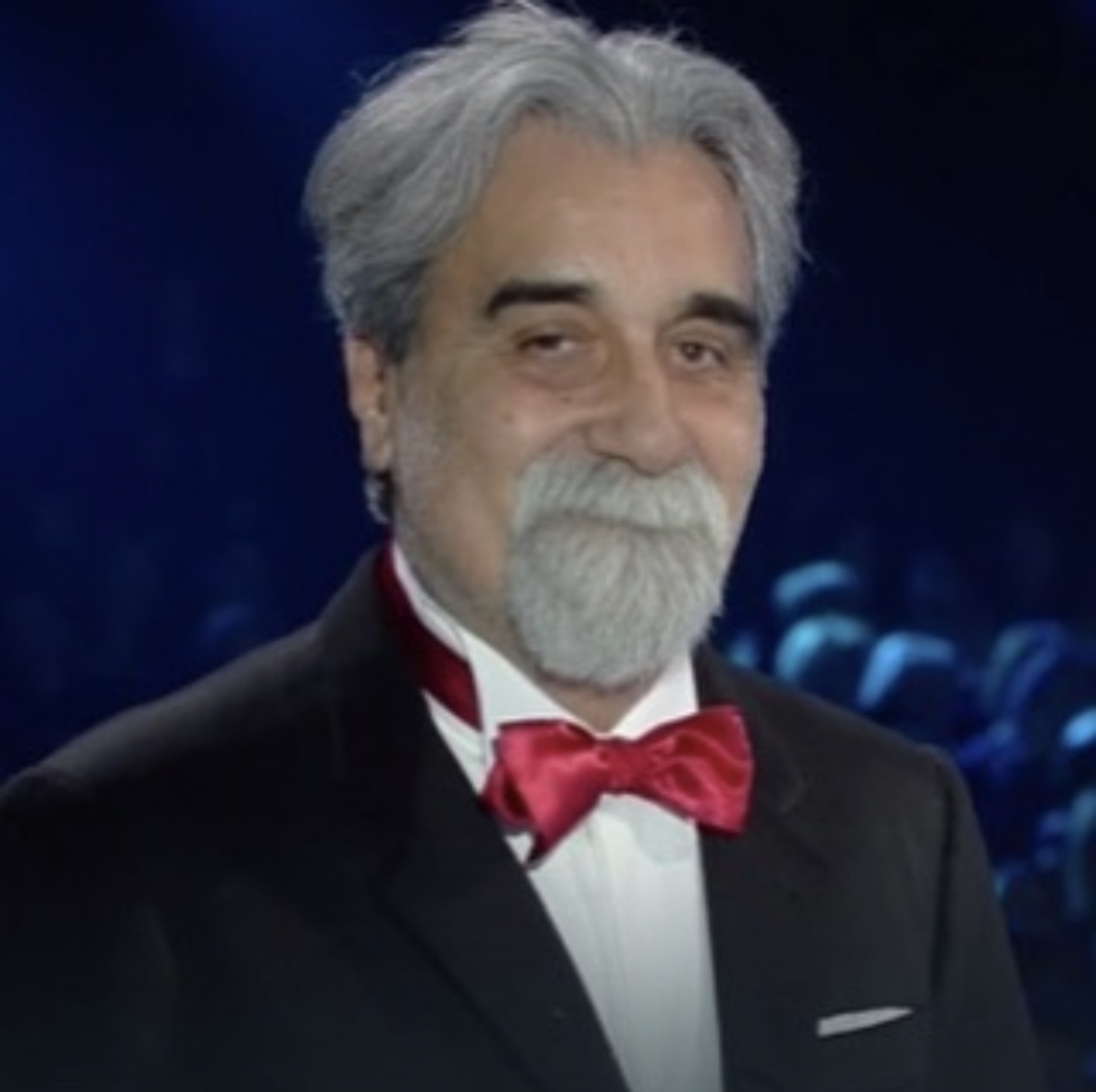 Festival di Sanremo 2022, Beppe Vessicchio si è negativizzato e potrà dirigere Le Vibrazioni. Il Maestro due giorni fa aveva dichiarato di avere contratto il Covid