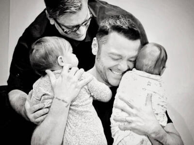 Tiziano Ferro ed il marito Victor sono diventati genitori di Margherita e Andreas: “Il più alto degli onori, rispettate la loro privacy”