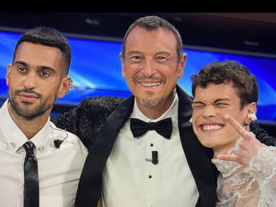 SANREMO 2022. Amadeus, il padre padrone di un Festival da brividi. Il suo nuovo passo in avanti diverte Sabrina Ferilli e commuove la moglie Giovanna Civitillo