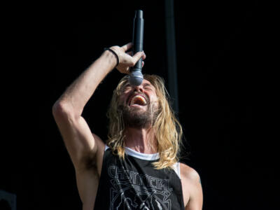Morto improvvisamente Taylor Hawkins, batterista dei Foo Fighters: aveva 50 anni