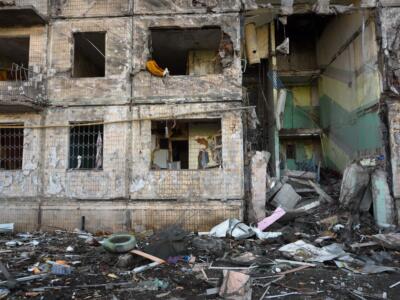 Guerra in Ucraina, circa 300 le vittime dell’attacco russo al teatro di Mariupol