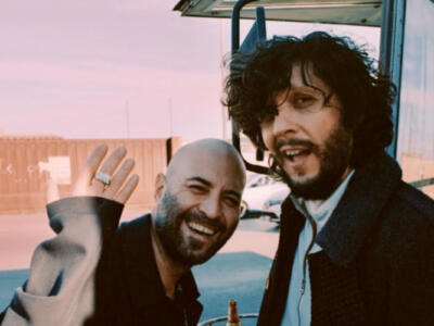 Ermal Meta e Giuliano Sangiorgi finalmente insieme per “Una cosa più grande”: il nuovo singolo in featuring