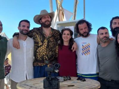Il Canzoniere Grecanico Salentino serve un bicchiere di Mediterraneo a Jovanotti