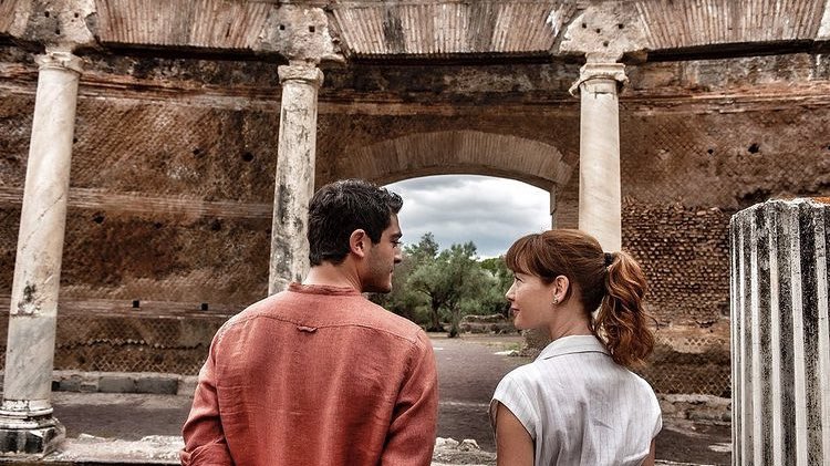 Deniz Burak e Cristina Capotondi in una scena tratta da Le fate Ignoranti La Serie