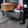 Forlì, carro funebre nella scarpata con la bara e il parroco a bordo