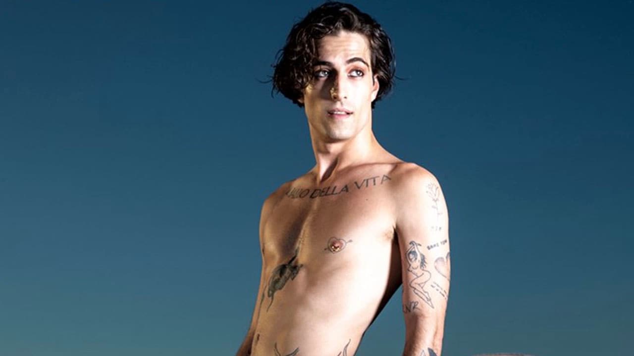 Damiano David dei Maneskin in un sexy scatto promozionale