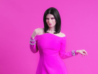 Laura Pausini, da regina dell’Eurovision a vittima di body shaming su Rai1: «Non sei Chanel» – Ecco il VIDEO che fa discutere
