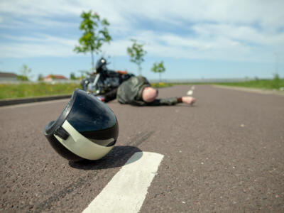 Muore sbandando a 18 anni davanti agli occhi del papà che gli ha appena regalato la moto, la drammatica vita spezzata di Luca