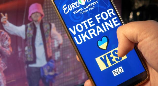 L&#8217;Eurovision 2022 spara il botto finale. Trionfo europeo per l&#8217;Ucraina con la Kalush Orchestra e un picco d&#8217;ascolto da brividi