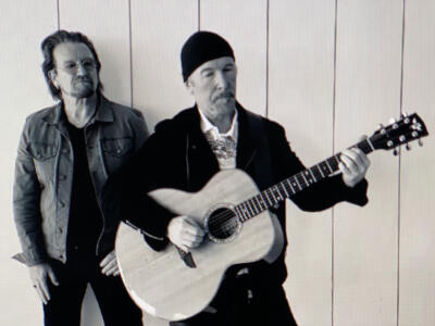 Ucraina, gli U2 si esibiscono in concerto nella metro di Kiev a sostegno della popolazione in guerra