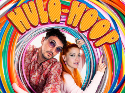 Hula-Hoop: Noemi e Carl Brave si riciclano (e fanno bene)