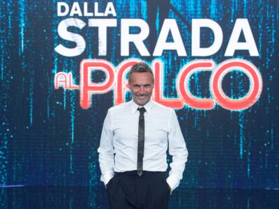 “Dalla strada al palco”, il nuovo show musicale condotto da Nek in onda da questa sera su Rai2. Ospiti della prima puntata Francesco Paolantoni e Biagio Izzo