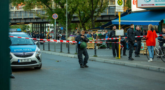 Panico a Berlino, auto impazzita travolge la folla: diversi i feriti
