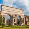Roma, crollata una parte dell’arco di Porta Maggiore