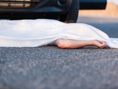 Messina, tocca il cambio dell’auto accesa e travolge il fratellino di 2 anni che muore