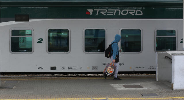 Ragazza viene aggredita sul treno Milano-Como mentre è al telefono con un suo familiare