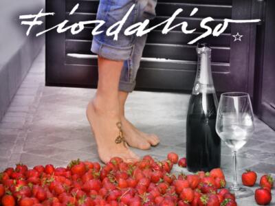 Fragole e champagne: Fiordaliso ci ricorda l’importanza dell’attitudine