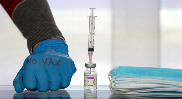 Covid, il nuovo governo annuncia il reintegro al lavoro dei medici No Vax
