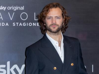 LA FABBRICA DEI SOGNI di Chiara Sani. SUPERSEX: Alessandro Borghi interpreta Rocco Siffredi