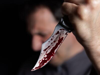 Genova, tiene il volume troppo alto, il figlio lo ammazza con un coltello
