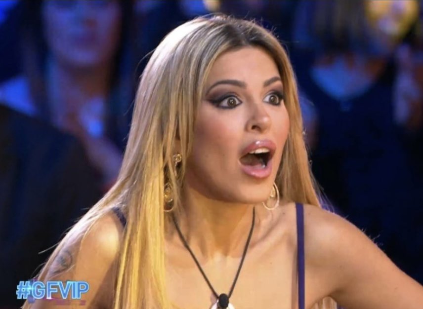 LIVE GFVIP7, puntata di Lunedì 6 Marzo 2023. Oriana vola in finale. Alfonso Signorini e Sonia Bruganelli chiedono scusa al pubblico e a Giaele e Micol. Ignorato Tavassi