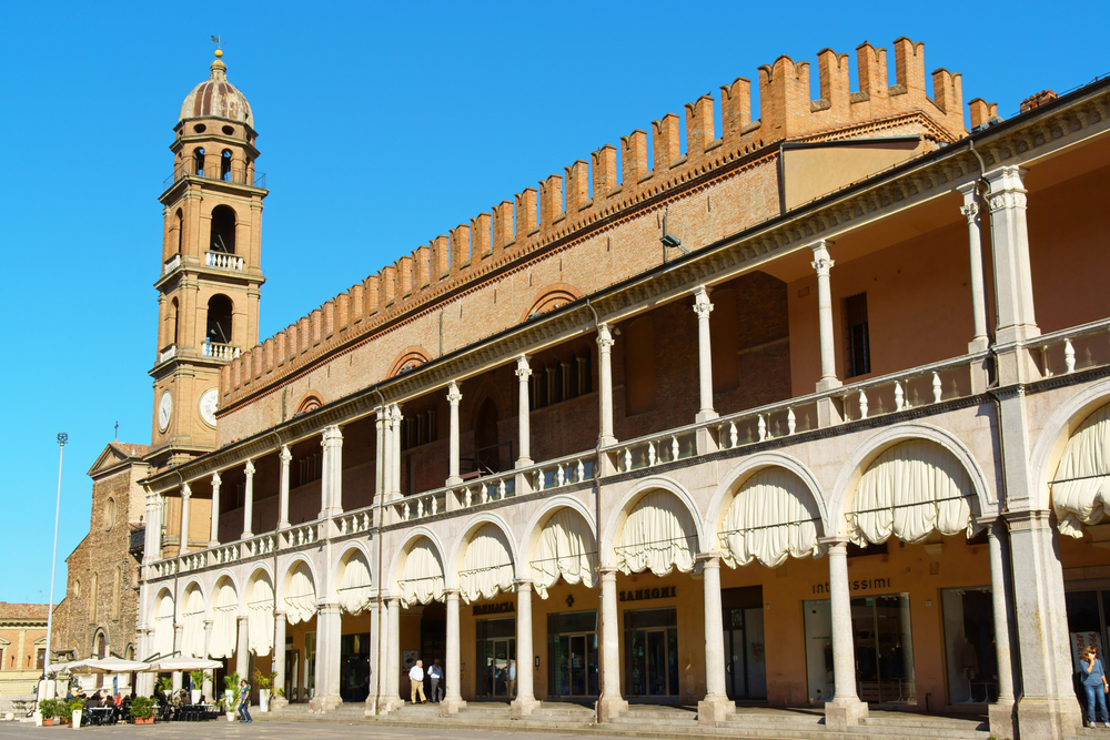 Piazza del Popolo, Faenza (© Depositphotos)