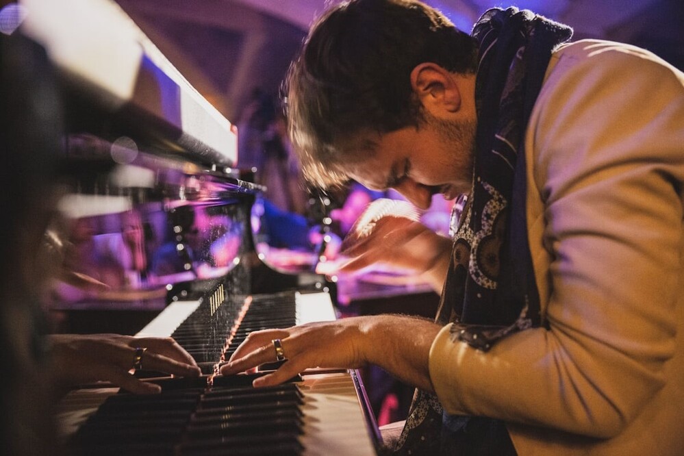 Francesco Cavestri, pianista jazz prodigio, a Milano per Halloween Night