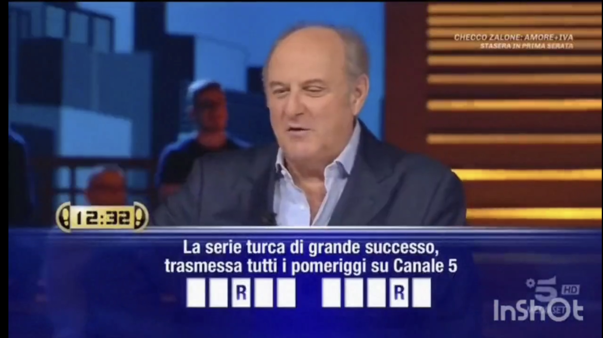 Imbarazzo per Gerry Scotti a Caduta Libera: "Tutti i giorni su Canale5 ci dobbiamo beccare sta roba" (VIDEO)