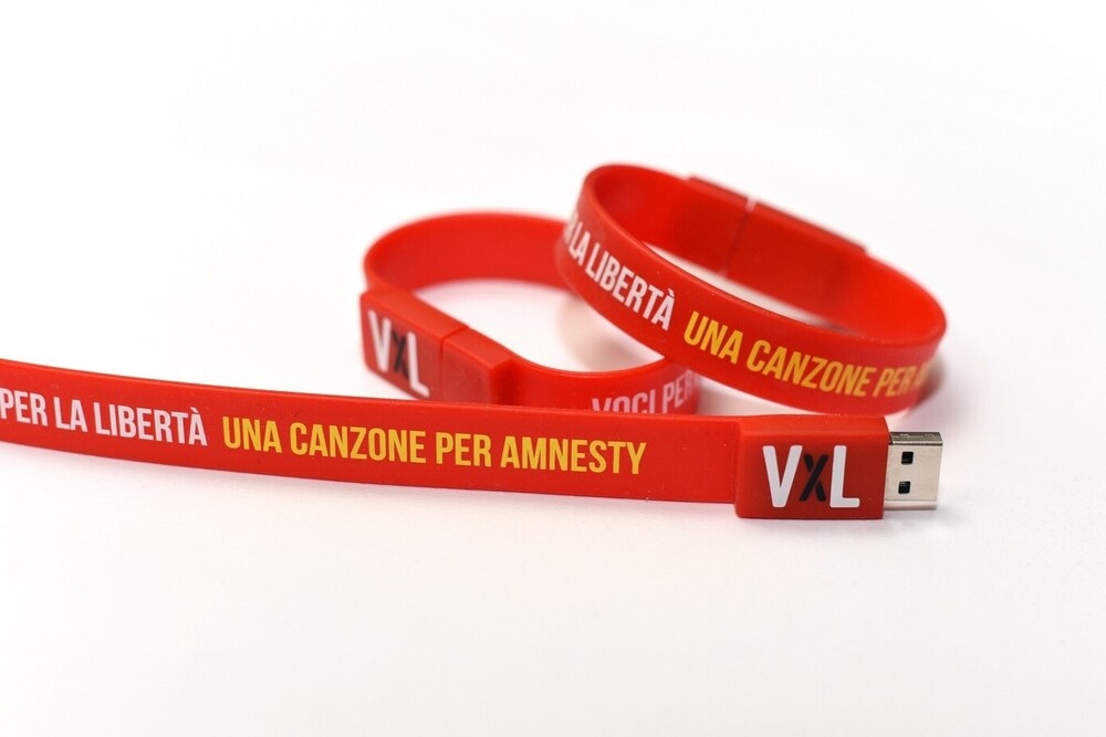 Voci per la Libertà - Una canzone per Amnesty ora si fa indossare e ascoltare