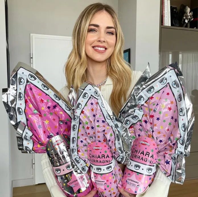 Chiara Ferragni è di nuovo nella bufera: dopo la questione Balocco, ora tocca alle uova di Pasqua di Dolci Preziosi