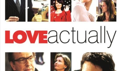 Love Actually, il regista rinnega la scena cult del film: "Non pensavamo che fosse una scena da stalker"