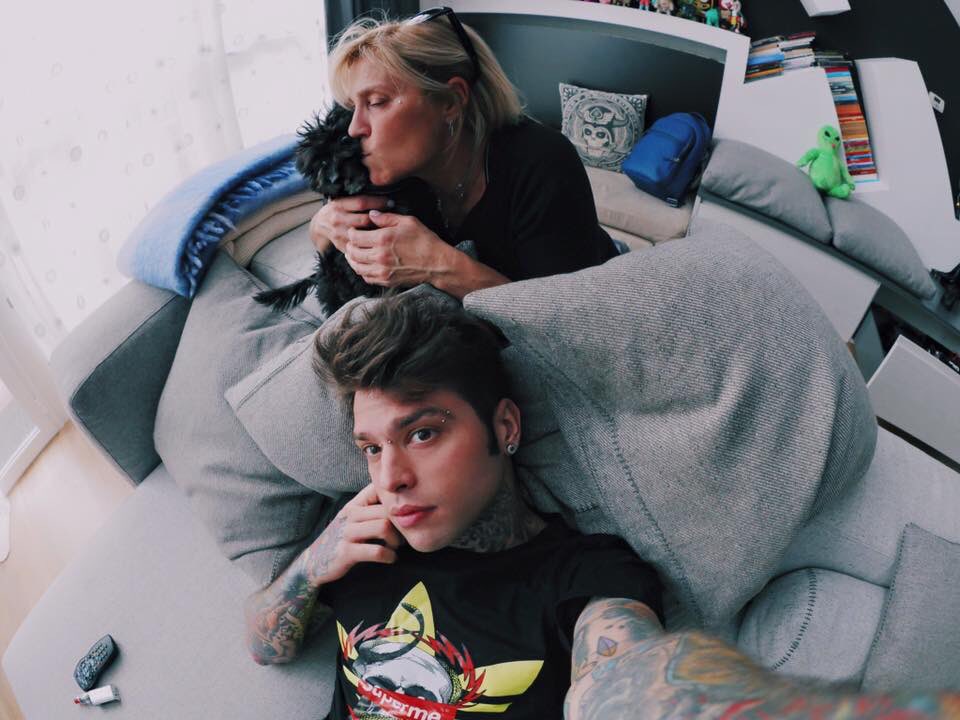 La mamma di Fedez all'ADN Kronos: "Non mi sento di dire nulla. Spero vada tutto bene"