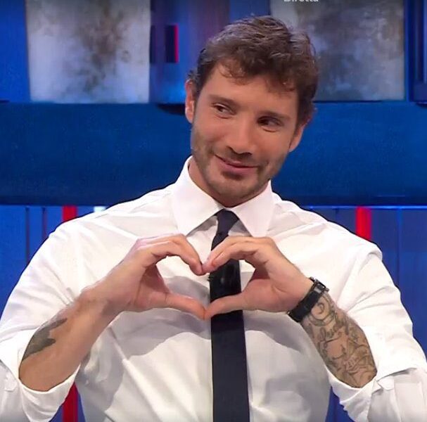 "Affari Tuoi" non va in vacanza: il game show viene prolungato anche in estate