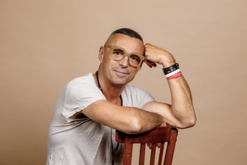 Alex Britti: “Lucio Corsi? Un cantautore molto Instagram. Sanremo, un circuito chiuso”