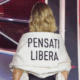 Fallisce anche il femminismo da social? Freeda in liquidazione, Chiara Ferragni che arranca sono il sintomo che un mondo è tramontato. Un mondo fatto di attivismo su misura delle multinazionali interessate a pink e rainbow washing, in cui si cercava di coniugare diritti di donne e minoranze con i dividendi aziendali. Ora che quel mondo è tramontato, all'orizzonte non sembra sorgerne un altro.