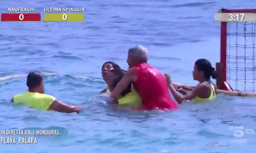 Rissa tra due naufraghi all’Isola dei Famosi: “Ti ammazzo, mer*a, ti tengo venti minuti sott’acqua” (VIDEO)