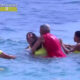 Rissa tra due naufraghi all’Isola dei Famosi: “Ti ammazzo, mer*a, ti tengo venti minuti sott’acqua” (VIDEO)