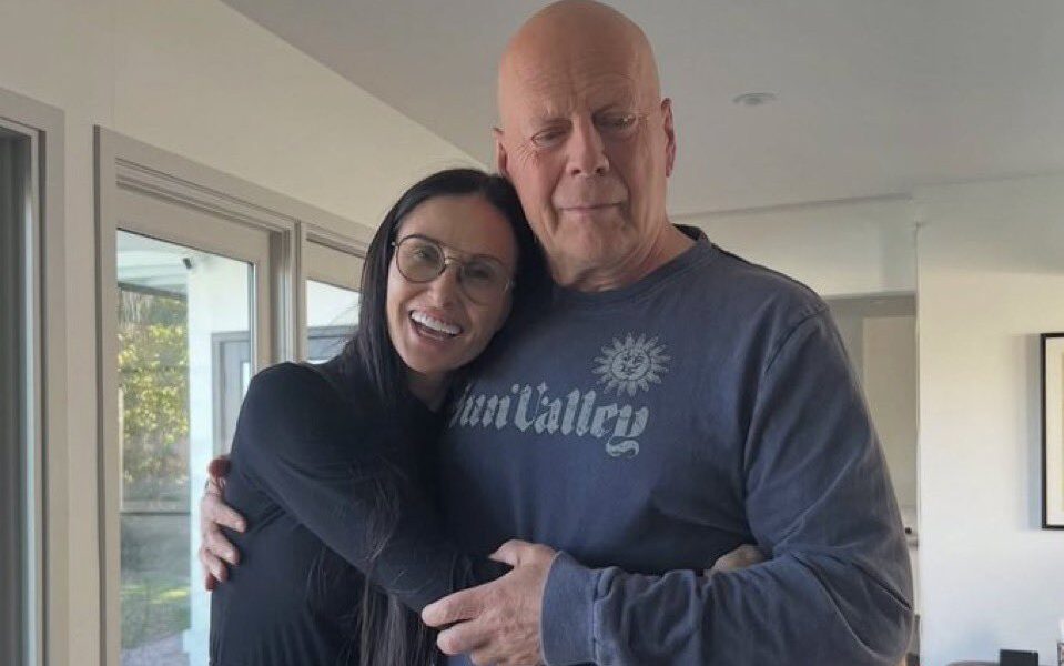 Bruce Willis è oramai incapace di parlare, leggere e camminare