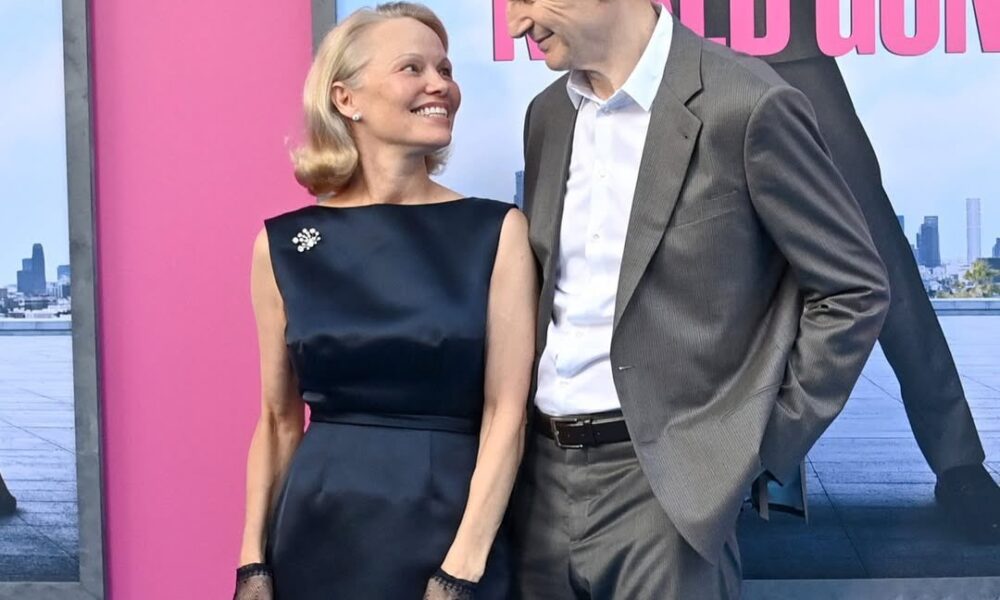 Liam Neeson e Pamela Anderson sono ufficialmente una coppia! (VIDEO)
