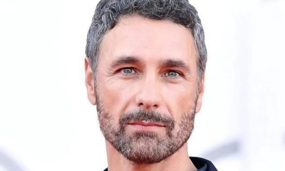 Raoul Bova: siamo nell'era della fine della privacy? La disavventura di Bova divide il web fra fautori della privacy e nostalgici della gogna. Per chi sostiene il diritto alla privacy i comportamenti sessuali dei singoli non devono essere giudicati pubblicamente, mentre per i fautori della gogna mediatica conoscere i comportamenti privati sarebbe un modo per preservare la sacralità della famiglia ed evitare di finire vittima di individui "tossici".