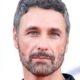 Raoul Bova: siamo nell'era della fine della privacy? La disavventura di Bova divide il web fra fautori della privacy e nostalgici della gogna. Per chi sostiene il diritto alla privacy i comportamenti sessuali dei singoli non devono essere giudicati pubblicamente, mentre per i fautori della gogna mediatica conoscere i comportamenti privati sarebbe un modo per preservare la sacralità della famiglia ed evitare di finire vittima di individui "tossici".