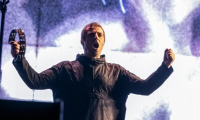 Liam Gallagher non potrà più lanciare il tamburello dal palco. La reazione dell'artista