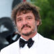 Il mito di Pedro Pascal si incrina. Fra accuse di palpeggi e il fiasco economico dei Fantastici 4, la carriera di Pascal è ad un bivio. Eretto a icona globale e messo sotto accusa per comportamenti inappropriati e scarso appeal commerciale appena 6 mesi dopo, Pascal deve scegliere attentamente quanti e quali ruoli scegliere nel prossimo futuro.
