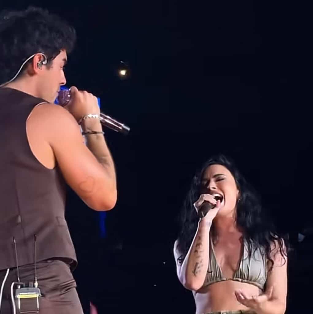 I Jonas Brothers e Demi Lovato: un tuffo nel passato con i successi di Camp Rock