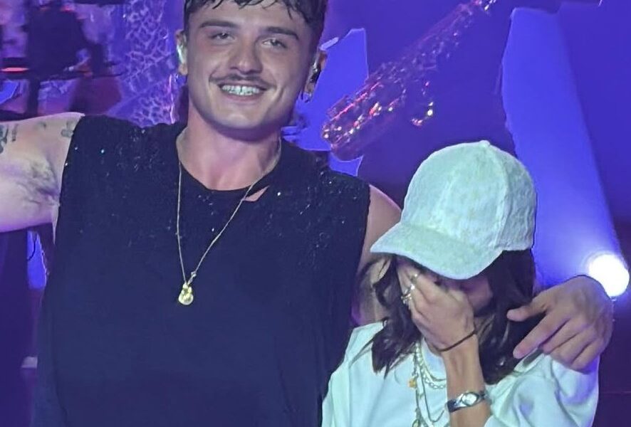 Angelina Mango torna a cantare al concerto di Olly (VIDEO)