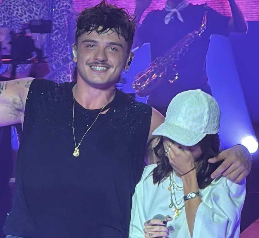 Angelina Mango torna a cantare al concerto di Olly (VIDEO)