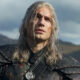 La serie tv The Witcher è un fallimento. Decine di milioni di dollari di passivo, Cavill furioso e il pubblico che fugge altrove. Eppure all'inizio sembrava un successo assicurato: tratta da un ciclo di romanzi bestseller e sorella di una saga videoludica da 70 milioni di copie, la serie originale Netflix era pensata per coniugare alto budget, qualità artistica e ascolti record. Invece il pubblico non ha mai amato la serie, trovandola una copia sbiadita di Got e del Signore degli Anelli.